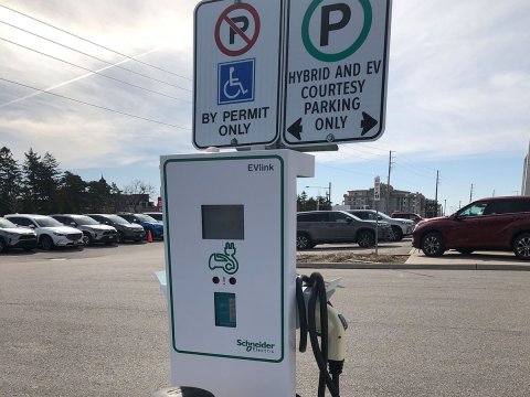 ev-charger-stand-green-front-toronto-outdoor-advance-net-electric