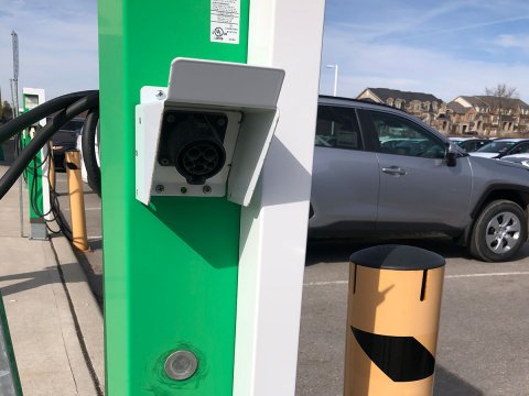 ev-charger-stand-green-toronto-outdoor-advance-net-electric