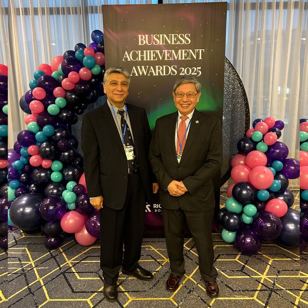 Godwin-Chan-Event-Advance-Net-Electric-recognition-award-of-Business-Achievement-Richmond-Hill-Board-of-Trade